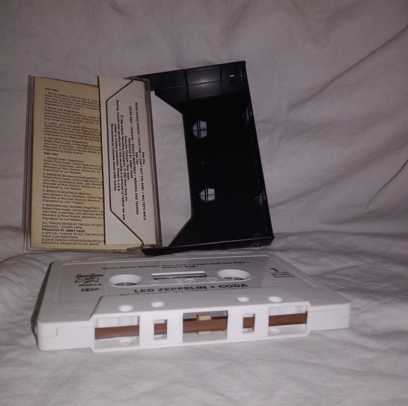 Vintage Led Zeppelin Coda Music Cassette Tape 1982.  In good working condition - Picture 4 of 5